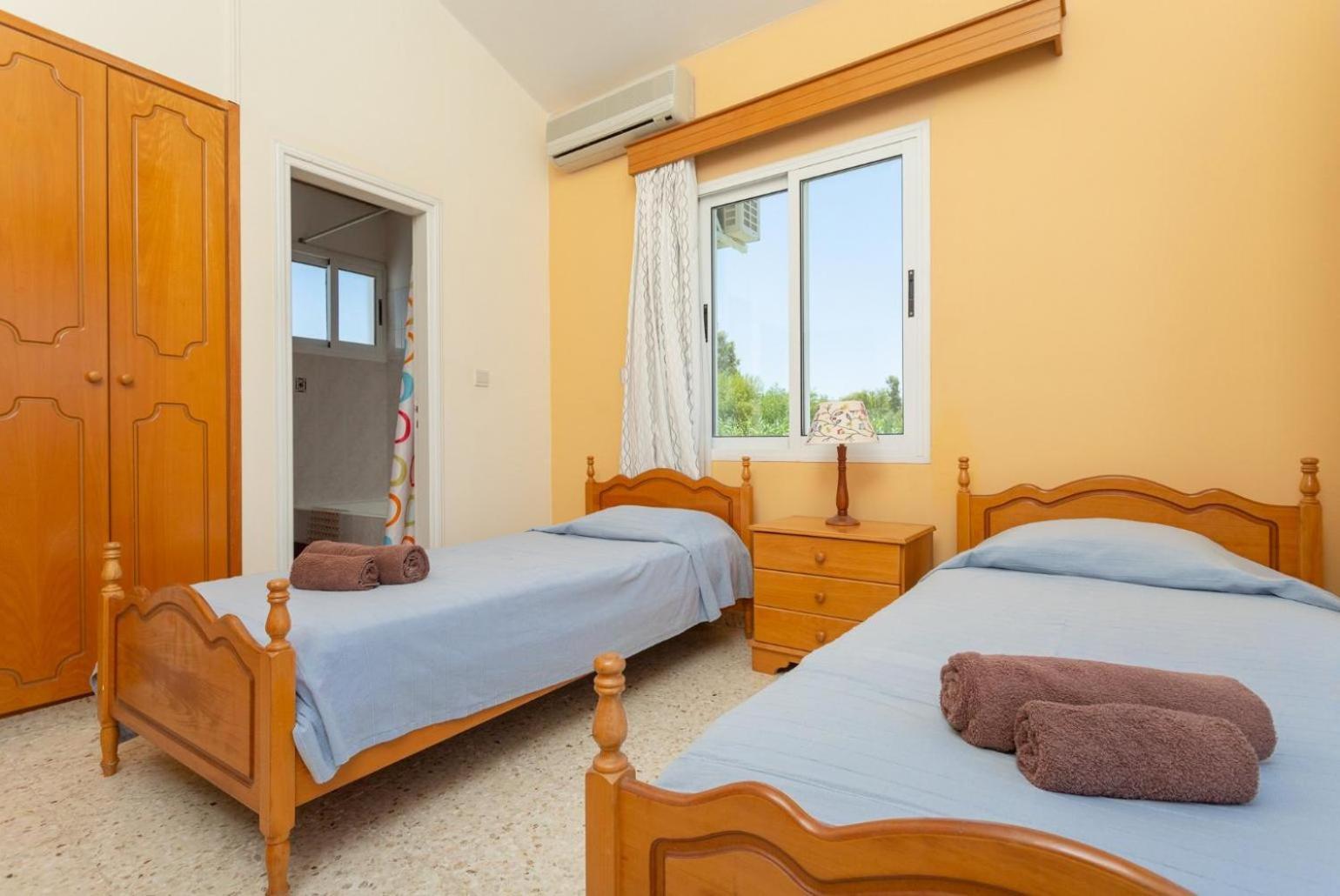 Sun Beach Villa Thio Полис Екстериор снимка