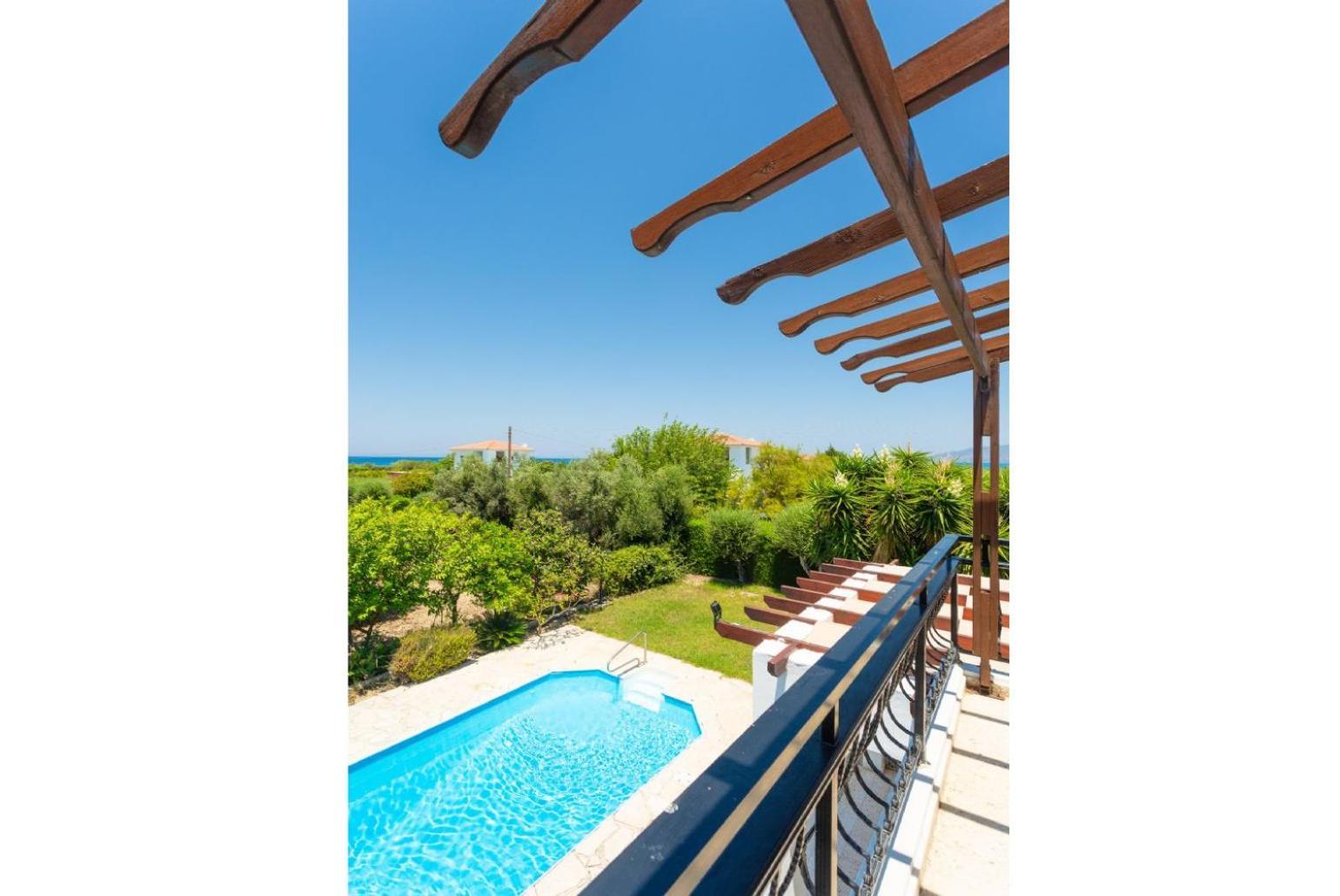 Sun Beach Villa Thio Полис Екстериор снимка
