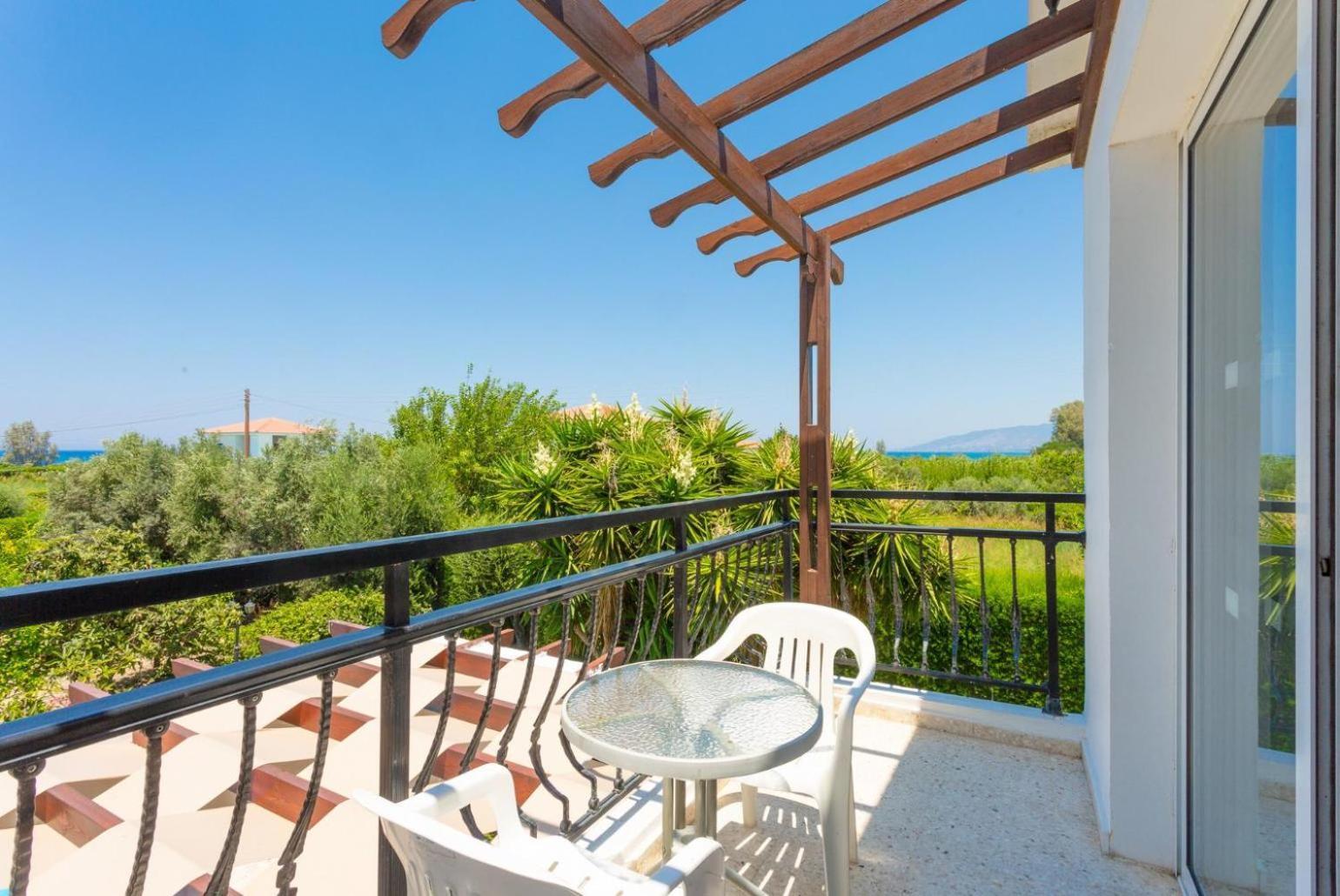 Sun Beach Villa Thio Полис Екстериор снимка