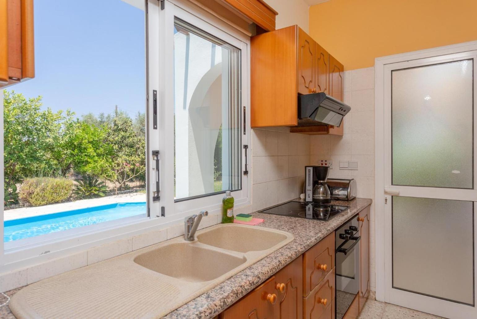 Sun Beach Villa Thio Полис Екстериор снимка