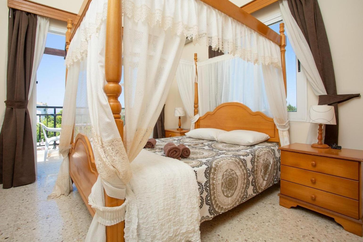 Sun Beach Villa Thio Полис Екстериор снимка